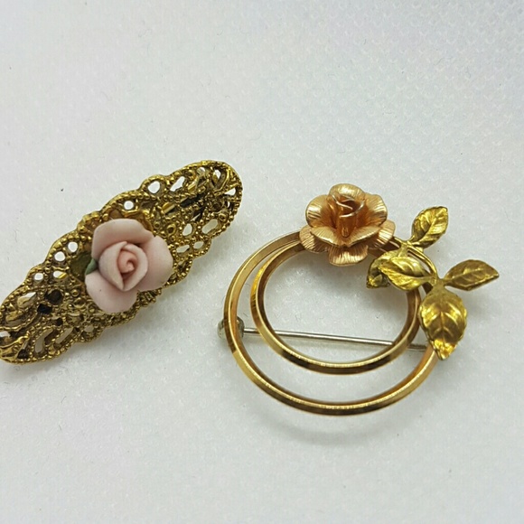 Two sweet Rose brooches - Picture 1 of 1